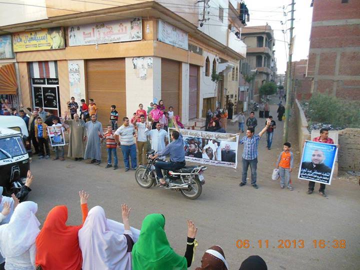 ملف:سلسلة بشرية بمدينة تلا بالمنوفية 7.jpg