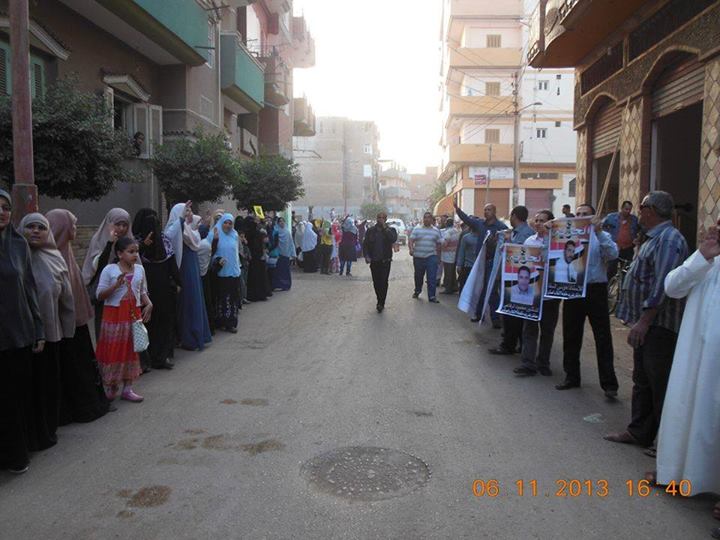 ملف:سلسلة بشرية بمدينة تلا بالمنوفية 9.jpg