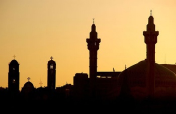 مأذن وكنائس.jpg