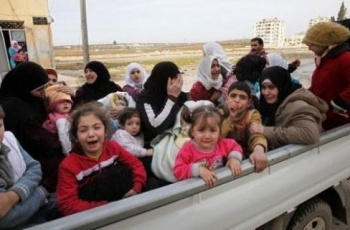 آلاف السوريين يلجؤون إلى تركيا...jpg