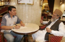 الزميل احمد الجندى يحاور امير الجماعه الاسلامية.jpg