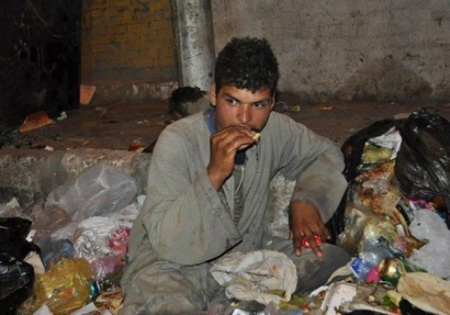 الأغنياء يشاركون الفقرا.jpg